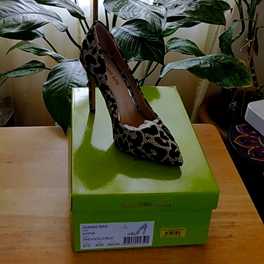 Sz 6 fabulous buy shoes Gianni Bini